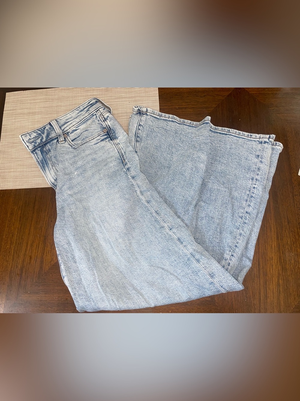 American Eagle AE Women’s Size 4 Super High Rise Straight Leg Jeans Light Wash